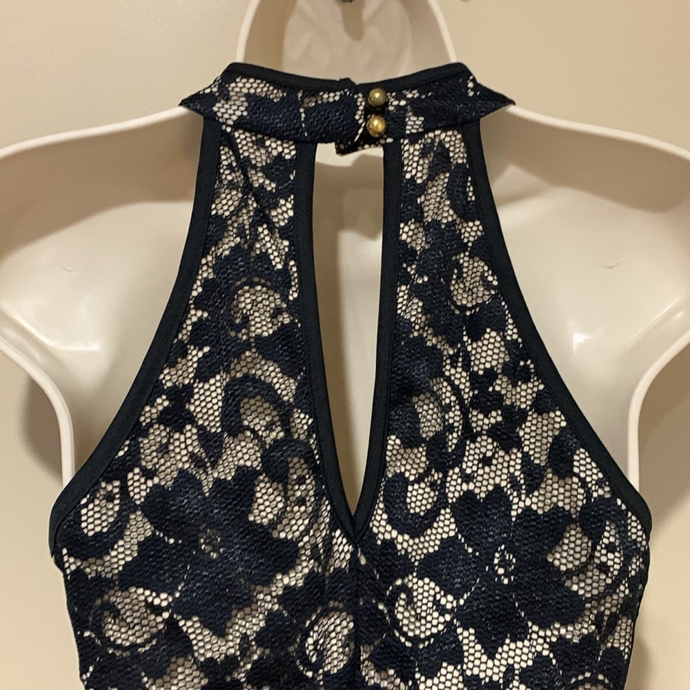 Stretchy lace dress - Picture 6 of 9